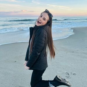 Meet your Posher, Hallie